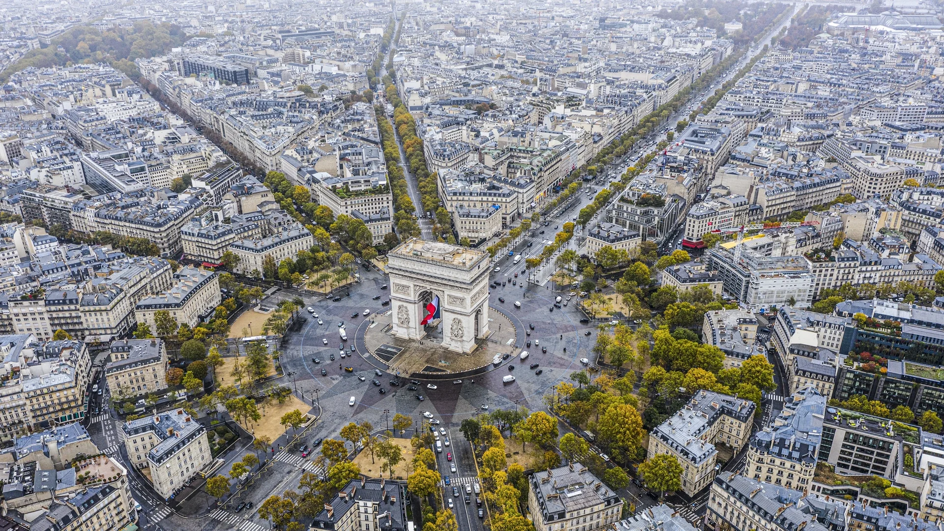 Париж увеличи таксите за паркиране на джипове: Кои градове ще последват примера?