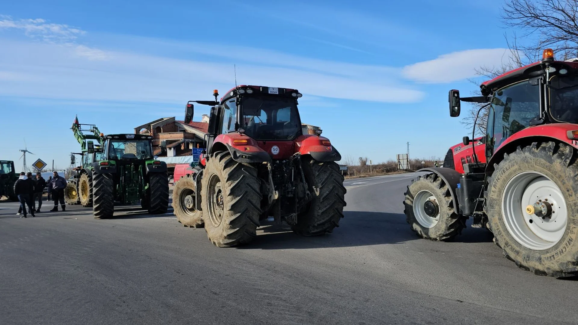 Фермерските блокади на пътища ще стават все по-продължителни