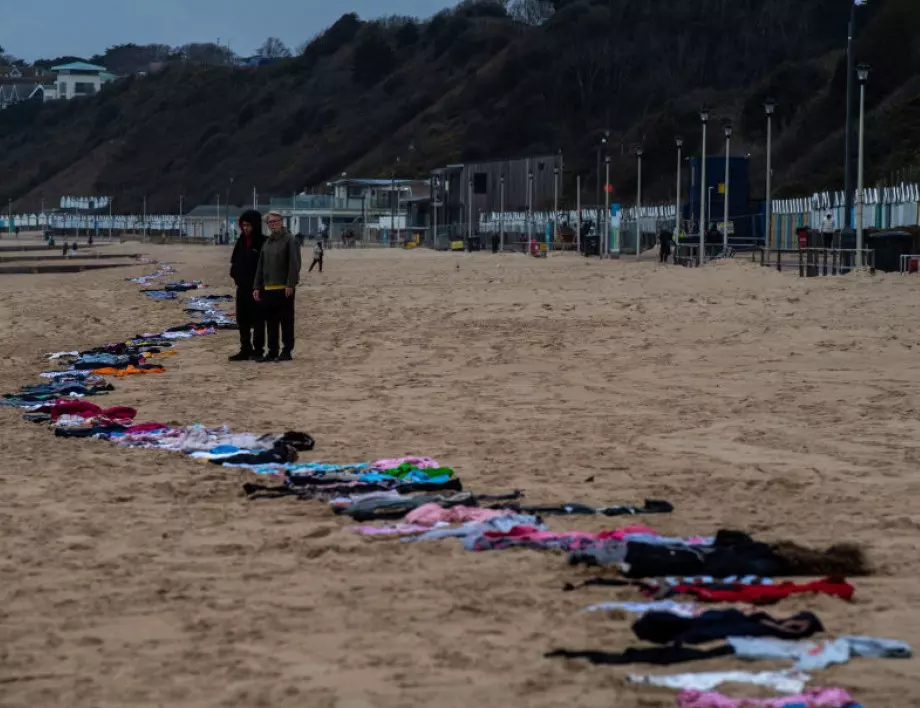 Хиляди детски дрехи, оставени на плажа по време на протест срещу войната в Газа (СНИМКИ+ВИДЕО)