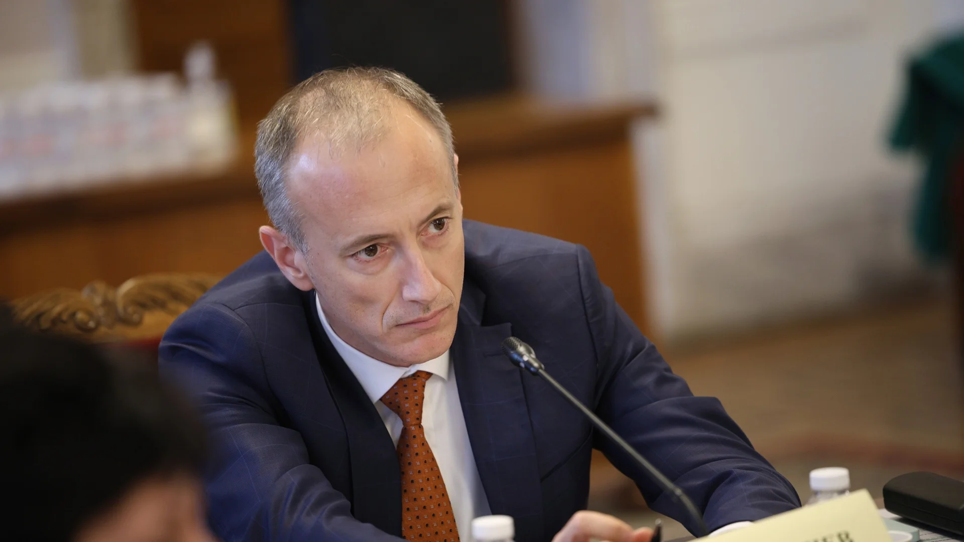 Красимир Вълчев прогнозира бюджетен дефицит от 6%