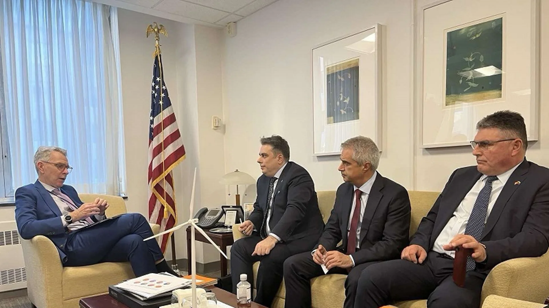 Асен Василев и Румен Радев разговаряха с енергийния секретар на САЩ 