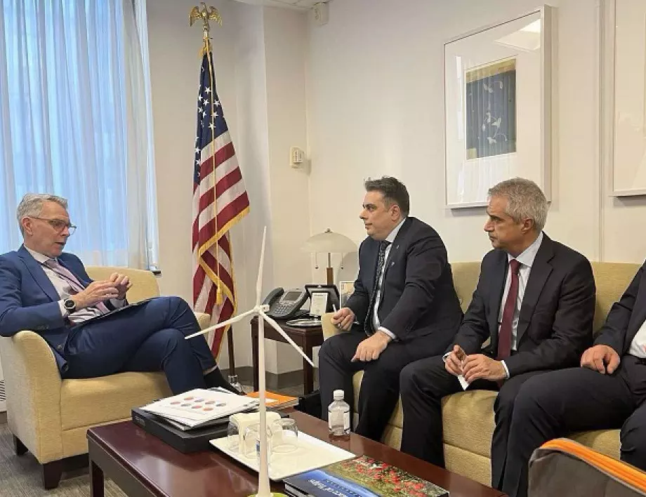 Асен Василев и Румен Радев разговаряха с енергийния секретар на САЩ 