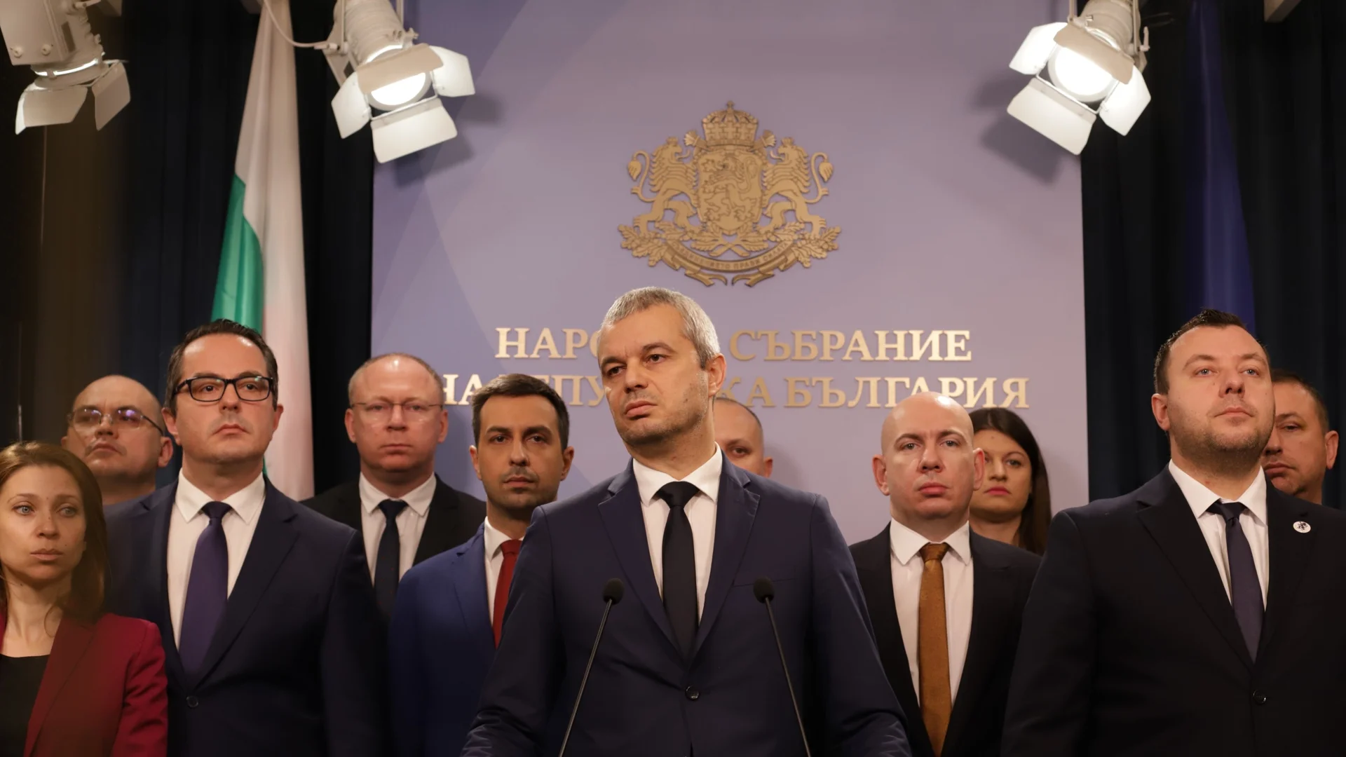 "Възраждане" продължава да гони врага с партиен билет: Трима депутати са на прицел