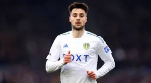 Илия Груев асистира, а отборът му громи - Лийдс държи директен "билет" за английската Висша лига (ВИДЕО)