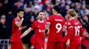 Ливърпул пусна за кратко върха! И тримата нападатели блеснаха срещу Бърнли, защитник с рекорд във Висшата лига (ВИДЕО)