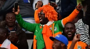 Фен изуми целия свят - направи си прическа с формата на.... "Маракана"! (ВИДЕО)