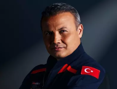 Като герой: В Анкара посрещнаха първия турски астронавт (ВИДЕО) 