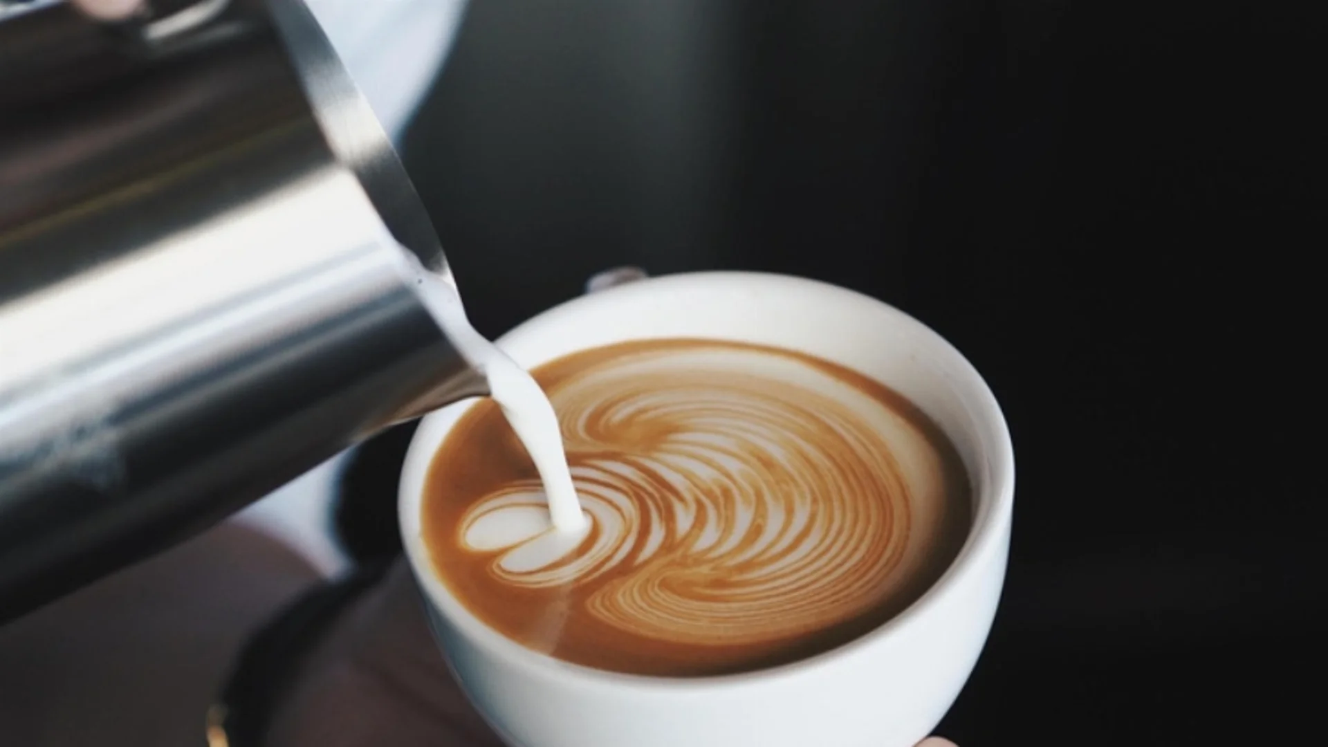 Кафе с мляко - как е правилно да се пие