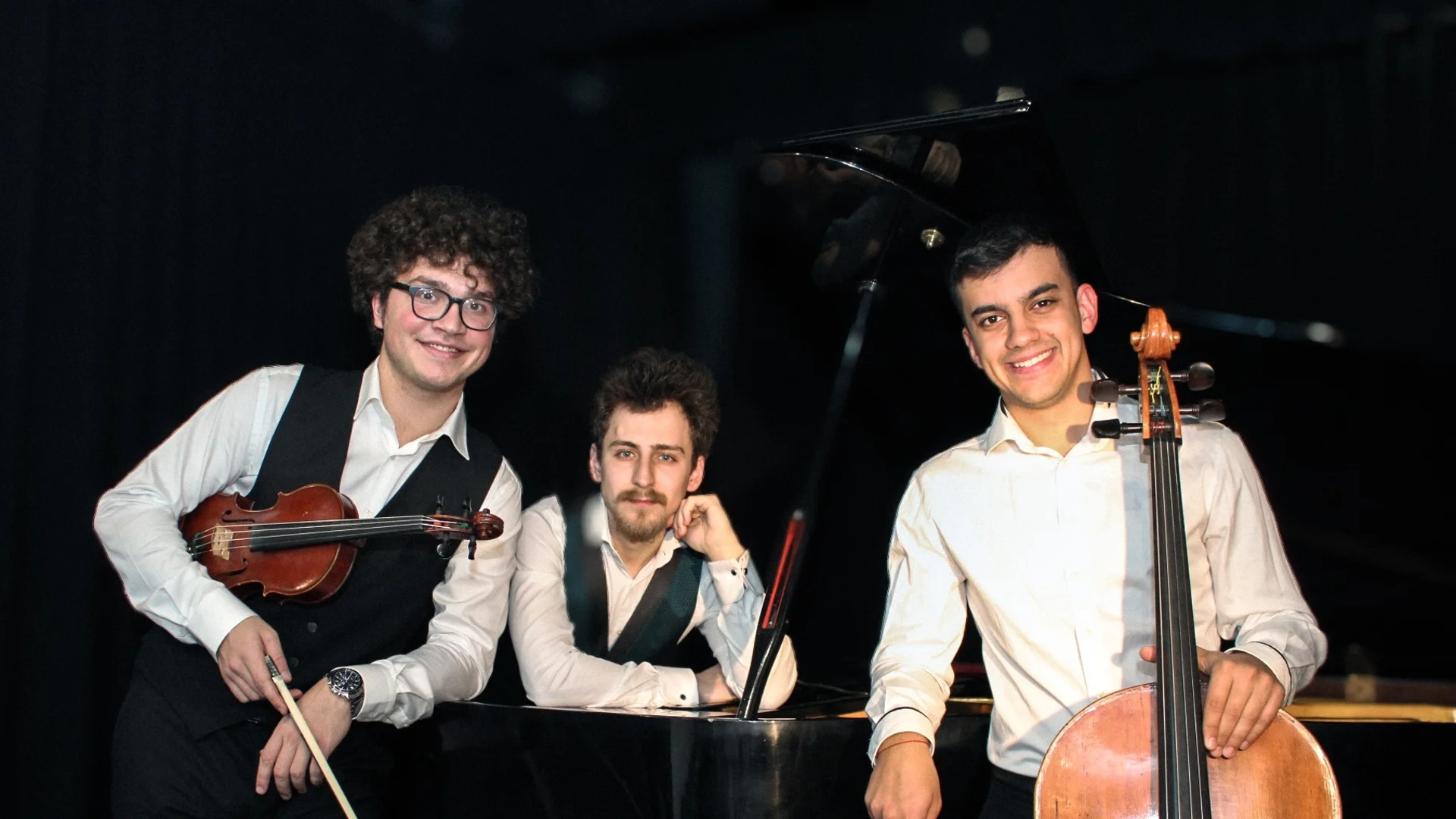 Младите музиканти от трио "ASSAI" свирят творби от Сметана и Дворжак на 27 февруари