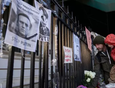 Вагнеровци крадат цветята за Навални (ВИДЕО)