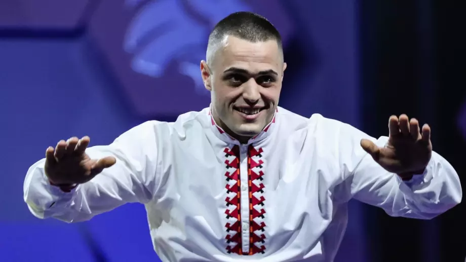 Насар се облече в тениска на ЦСКА след честитката за новите му успехи (СНИМКА)