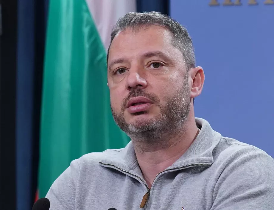Делян Добрев: Сабрутев е толкова чувствителен по темата Русия, защото е служител на "Газпром"
