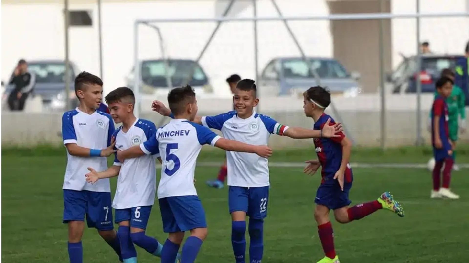 Гордост! Български детски отбор срази два пъти Барселона (СНИМКИ)
