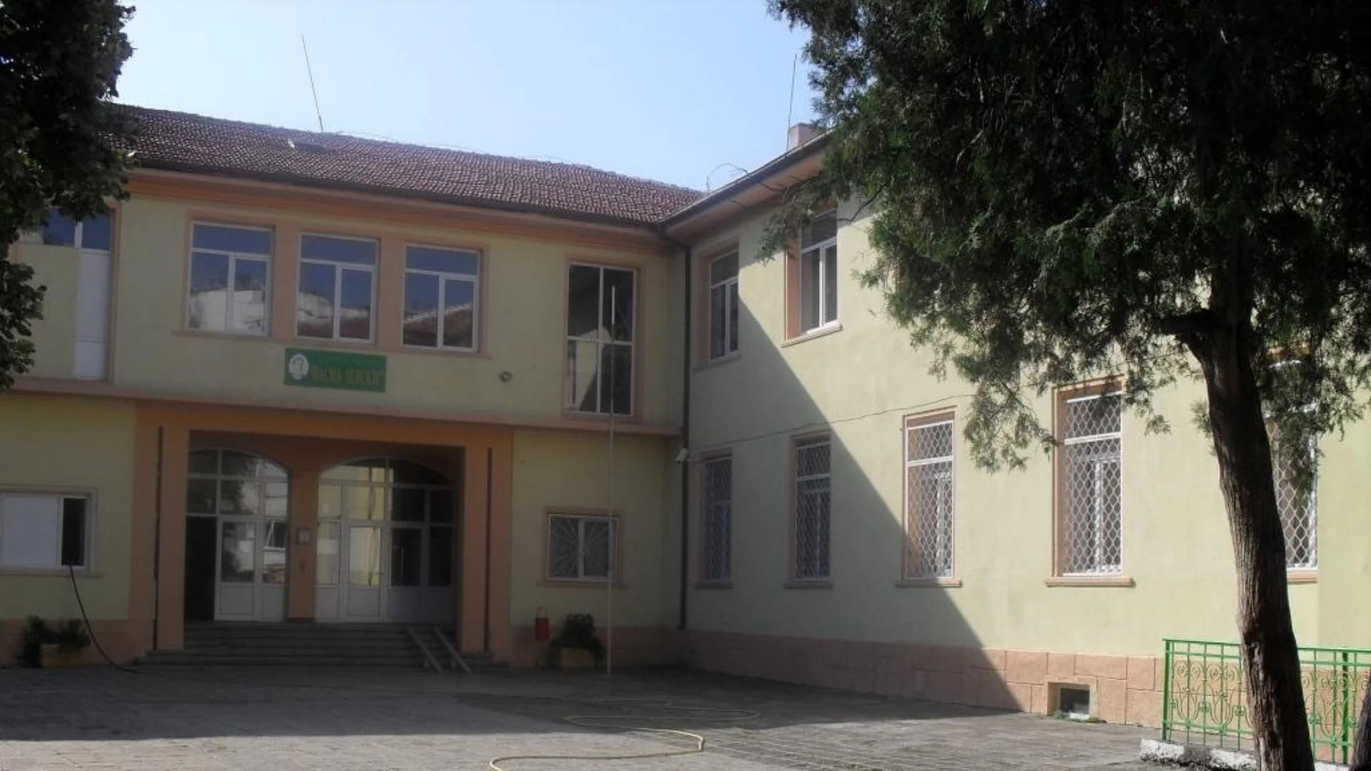 Нови физкултурни салони ще бъдат изградени в три училища в Пазарджик