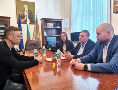 Кметът на Плевен и председателят на Общинския съвет се срещнаха с Димитър Бербатов