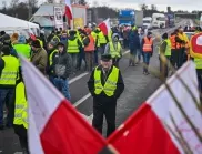 С трактори: Полските фермери блокират границата с Германия (ВИДЕО) 