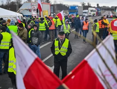 С трактори: Полските фермери блокират границата с Германия (ВИДЕО) 