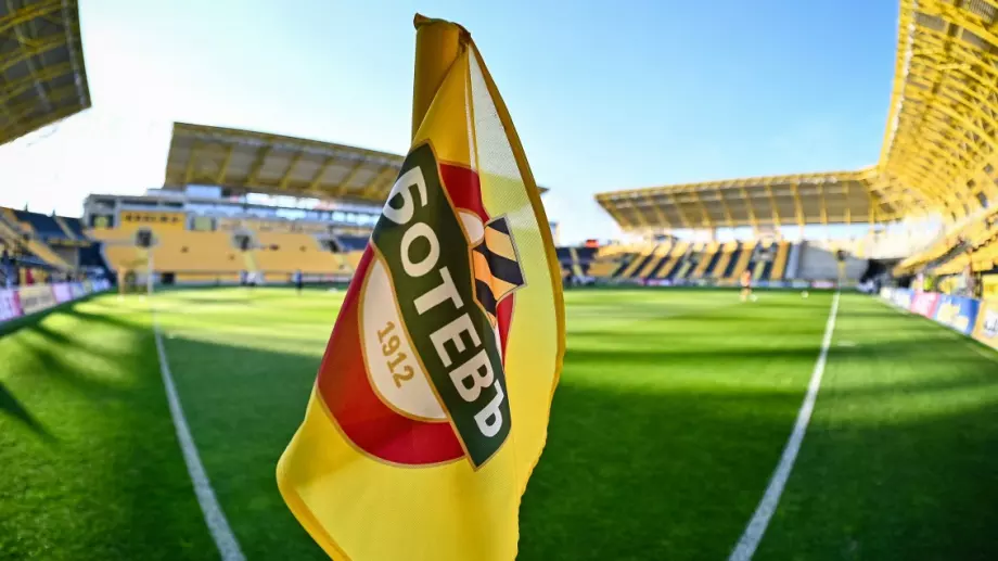 Ботев Пловдив ще плаща огромна сума на свой бивш треньор, задържал се само 4 месеца