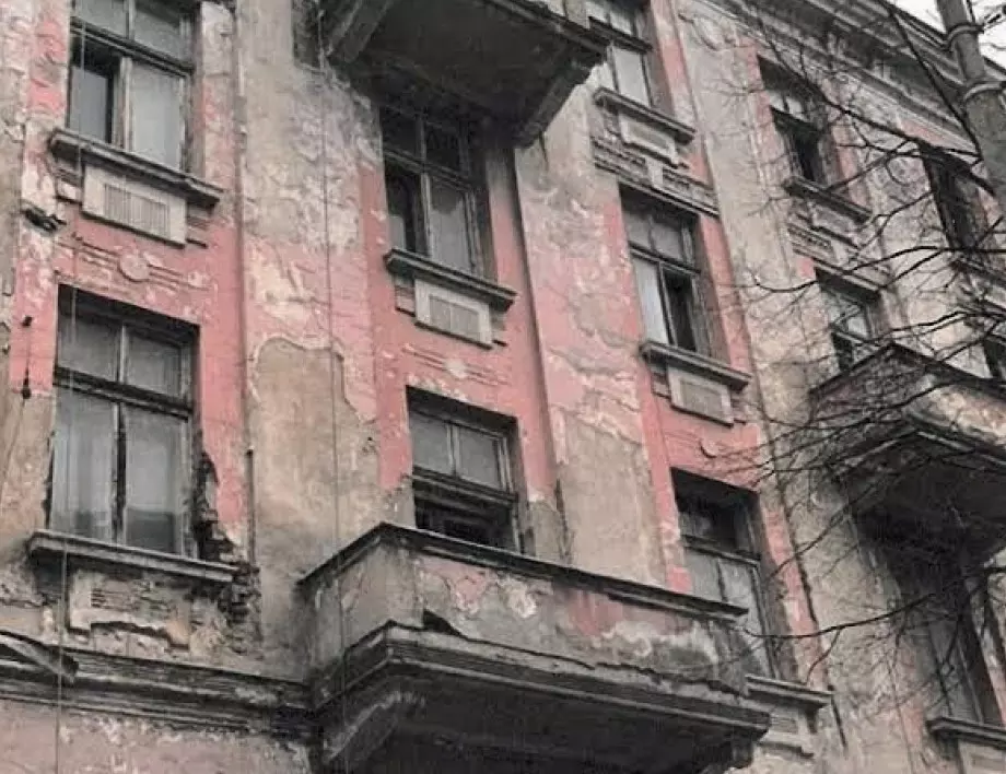 Възстановяват емблематичния хотел "Париж" в София