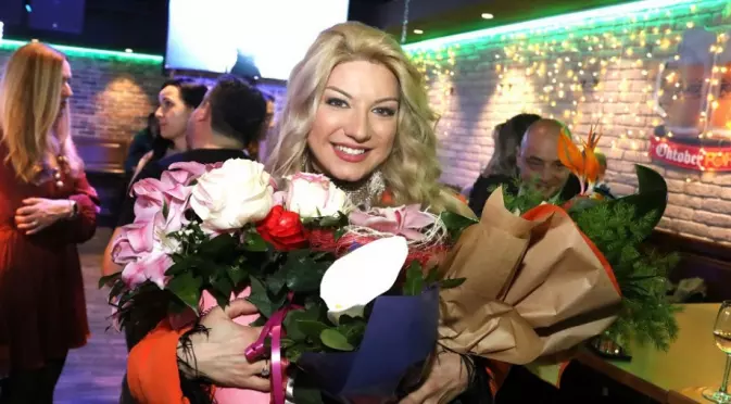 Йоанна Драгнева представи новата си песен "Безкрайно" (ВИДЕО)
