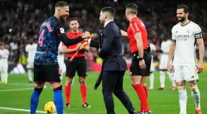 Контузен съдия се оказа на кадем за Реал Мадрид, "кралете" изтръгнаха победата срещу Севиля (ВИДЕО)