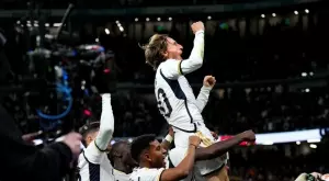 Страхотен момент: Звезда на Сити не игра, но си поиска фланелката на Лука Модрич (ВИДЕО)