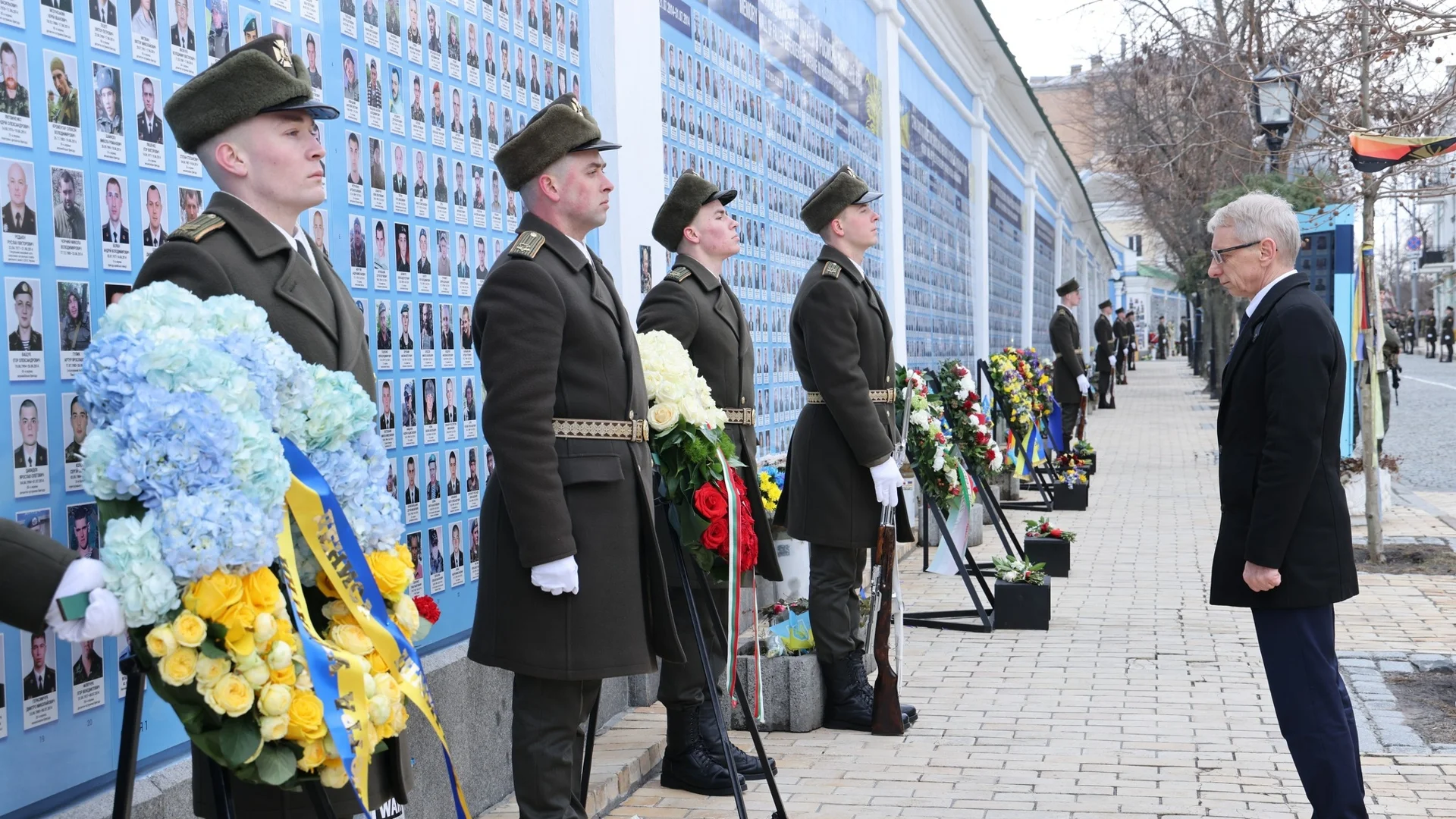 "Ще изпращаме ли български войски в Украйна": Говорят премиер и военен министър