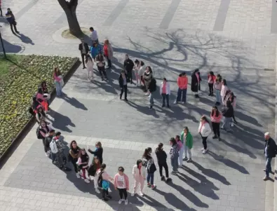Ученици от Плевен отбелязаха Световния ден против тормоза в училище (СНИМКИ)