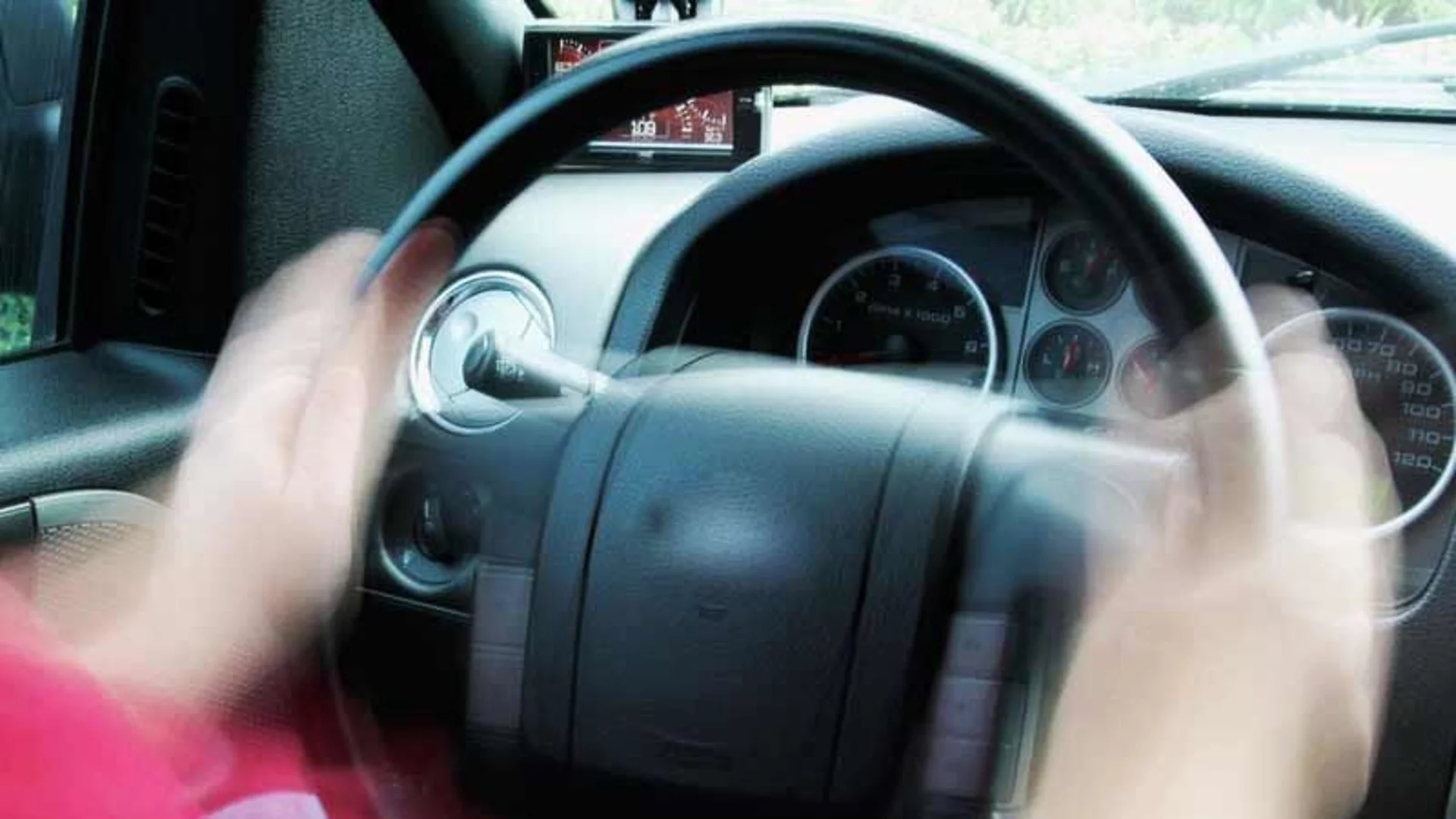 Младеж получи солена глоба за опасно шофиране в Перник