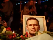 Посланиците на САЩ и Германия също изпращат Навални, хората скандират името му (ВИДЕО)