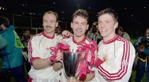 Трикратен шампион с Манчестър Юнайтед е искан с години от Кройф в Барселона, но така и не разбира