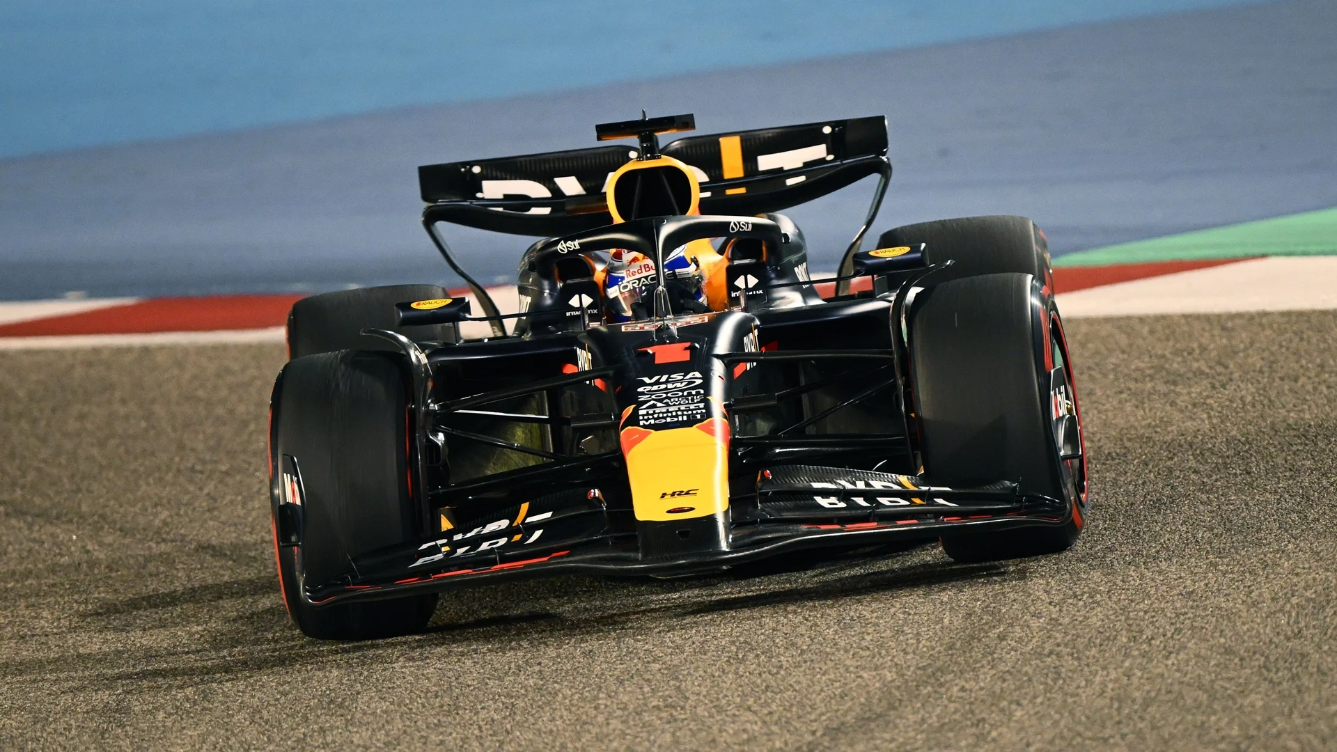 Без изненади: Верстапен доминира в първия старт за сезона във Формула 1 (ВИДЕО)