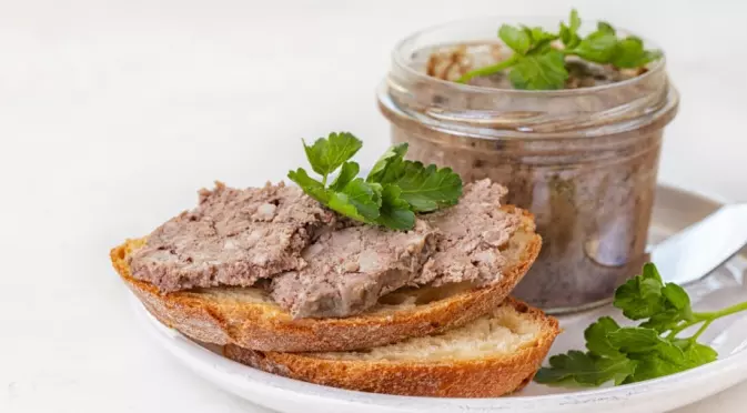 Много вкусен домашен пилешки пастет