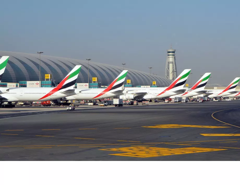Летището в Дубай под вода, отменени са полети (ВИДЕО)