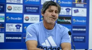 Хвърлената бутилка ще излезе скъпо на Костов - аут е за мача с Етър