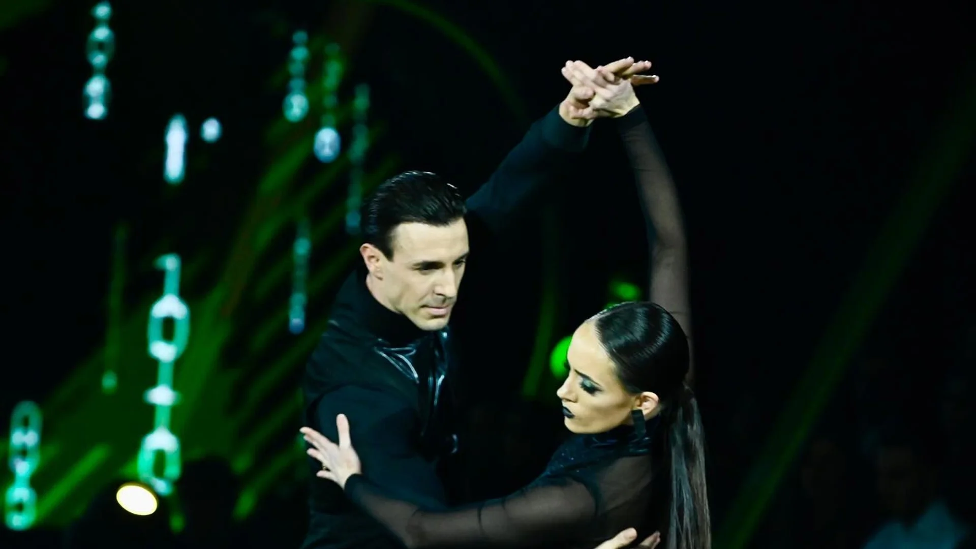 Виктор Стоянов полетя на сцената на Dancing Stars (СНИМКА+ВИДЕО)