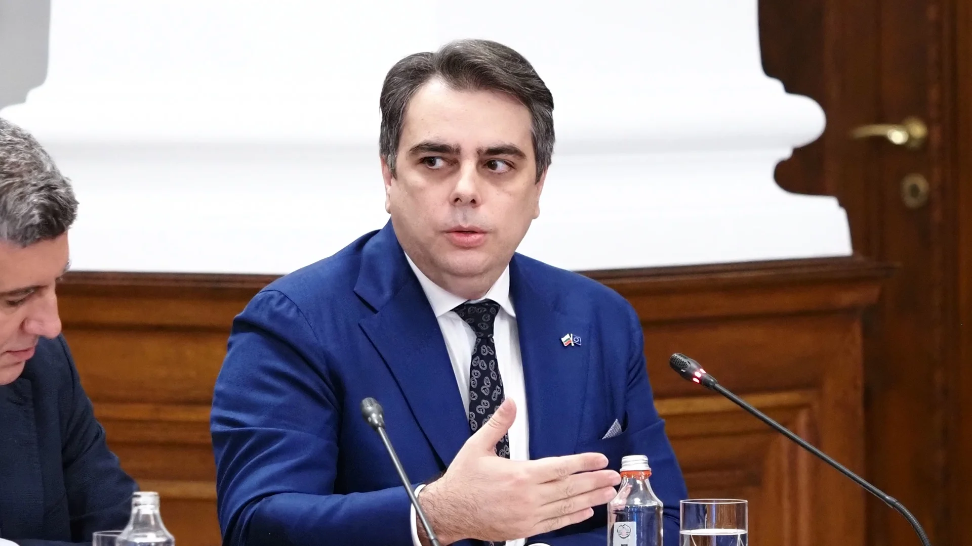 Асен Василев предаде властта с призив за еврозоната, новият финансов министър определи приоритетите