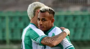 Огромен скандал в Берое: Треньорът бил изхвърлен от съблекалнята, той налетял да бие играч