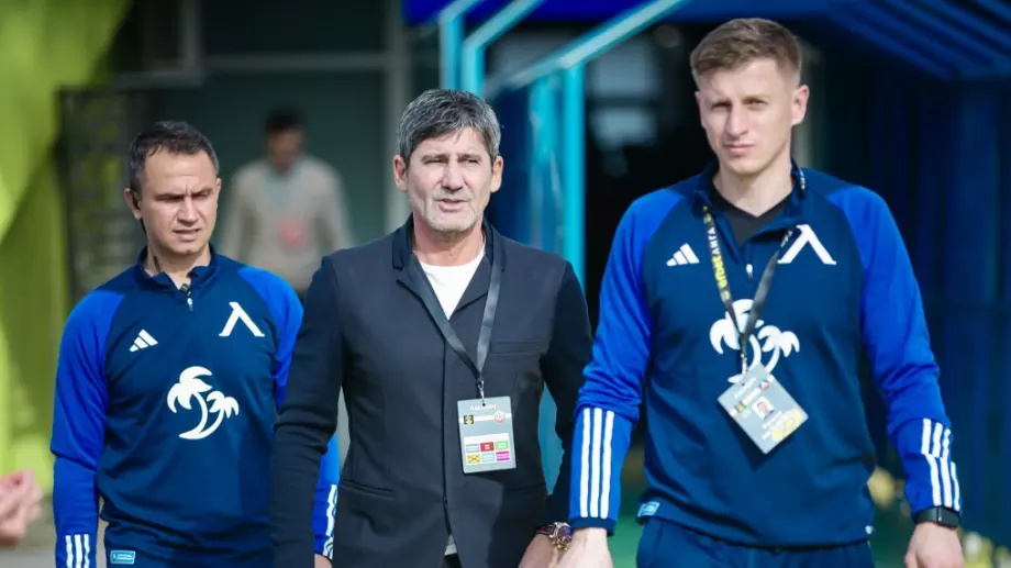 Без Николай Костов, без трима играчи и със сериозно предупреждение за Левски след последния кръг