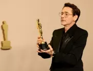 Робърт Дауни-младши грабна награда "Оскар" за ролята си в "Опенхаймер"