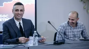 {{ otherArticle[0].article.title }}