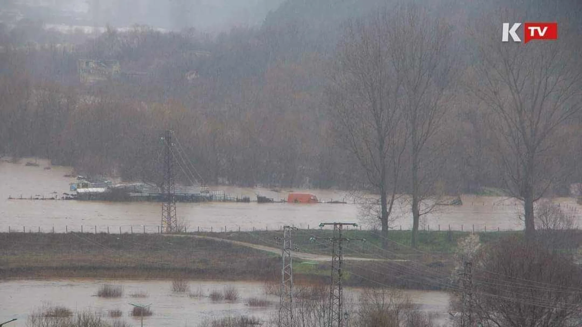 Бури и градушки удариха Южна България