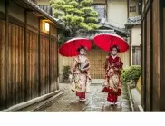 Защо Киото затвори за туристите улици в квартала на гейшите? 