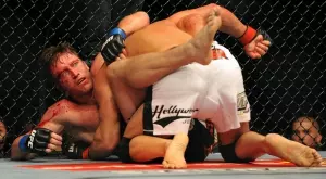 СНИМКИ: ММА легенда спаси родителите си от горящия дом, а сега се бори за живота си