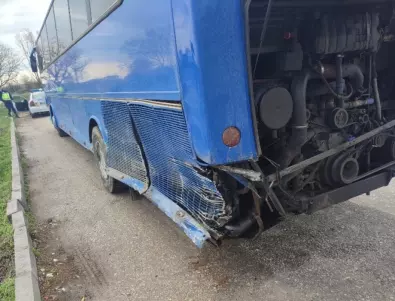 Украински автобус блъсна камион на АМ „Тракия“, пътничка е пострадала