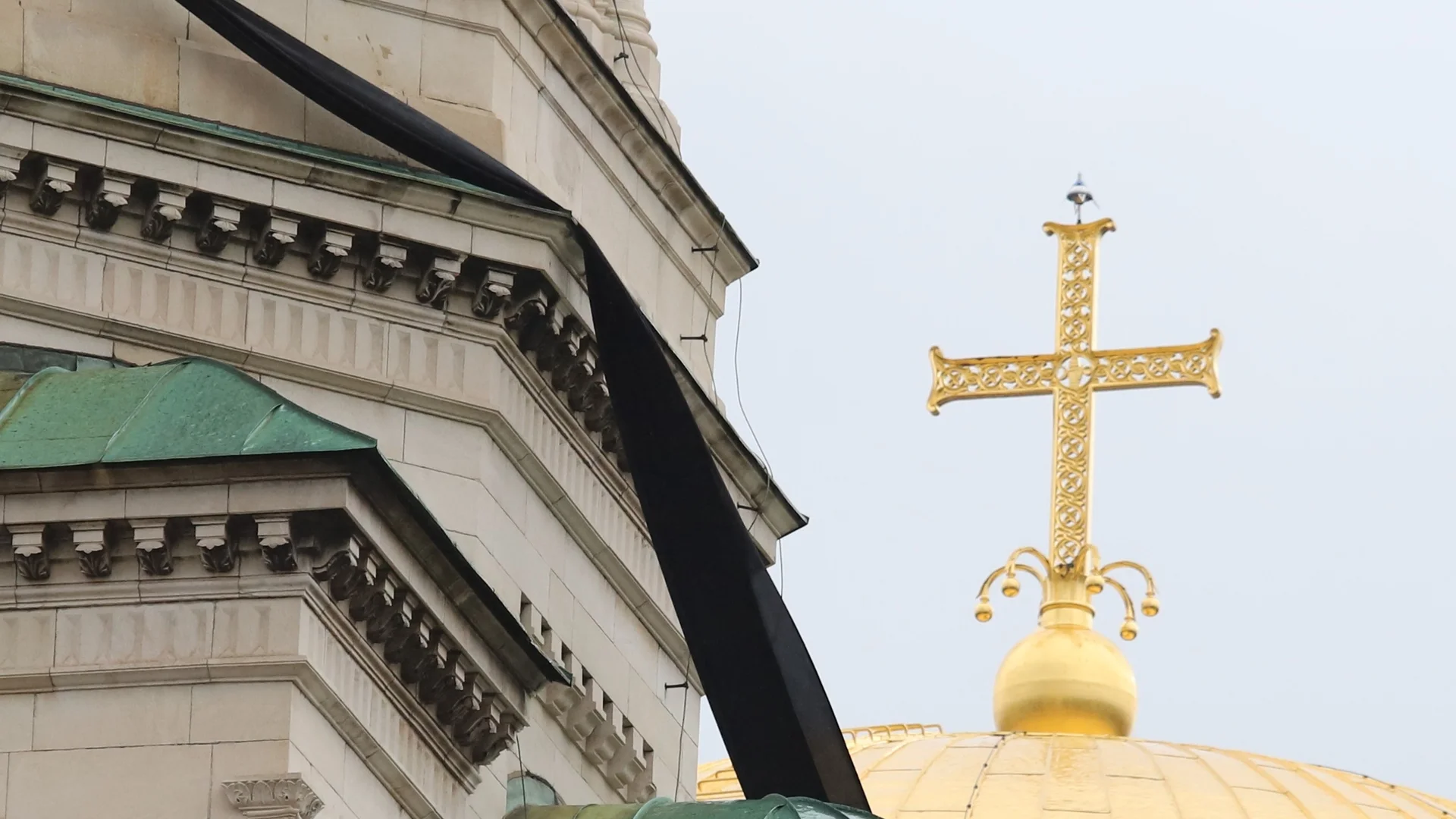 Положиха тленните останки на патриарх Неофит в катедралата "Св. Александър Невски"