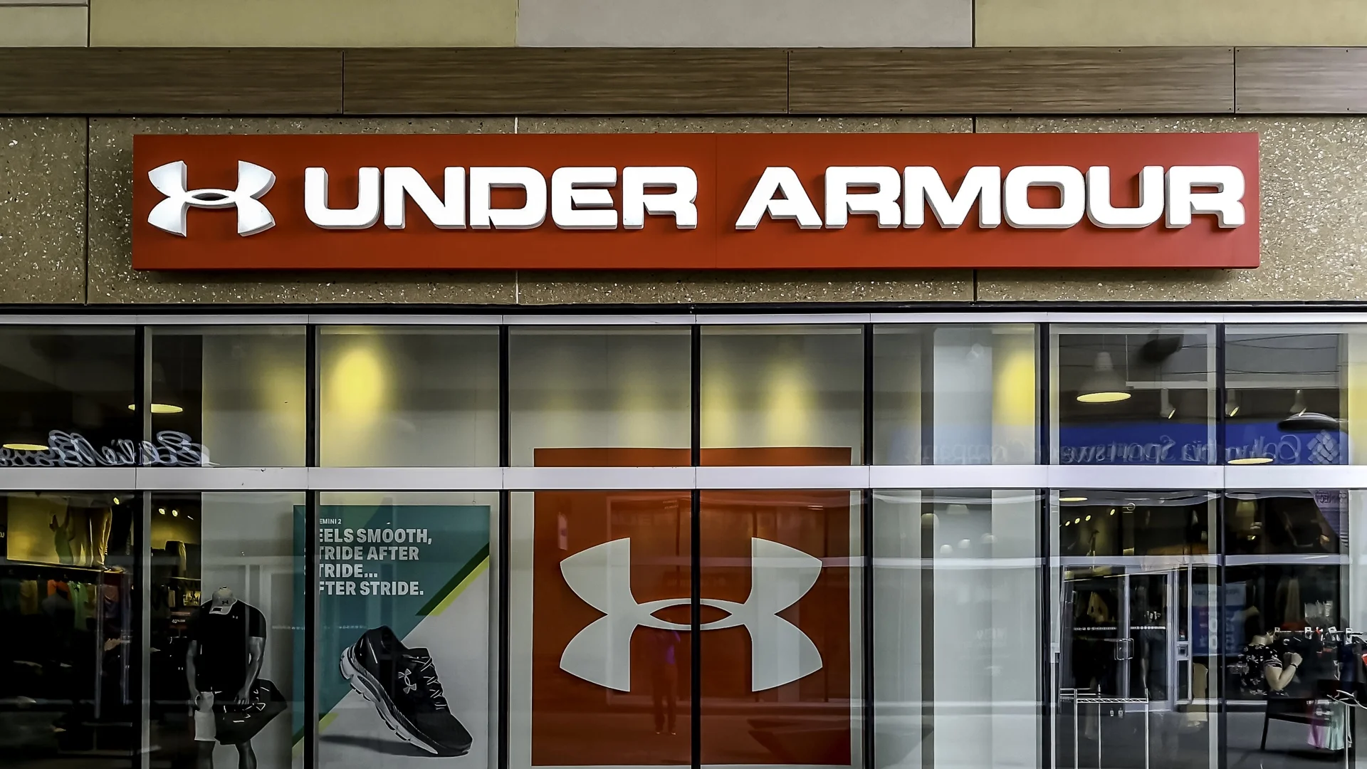 Основателят на Under Armour застава отново начело на компанията 