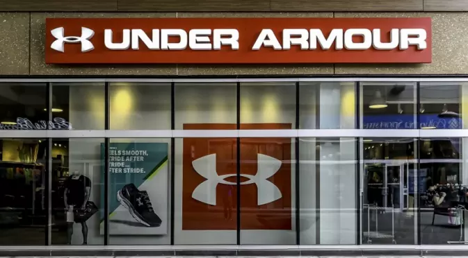 Основателят на Under Armour застава отново начело на компанията 