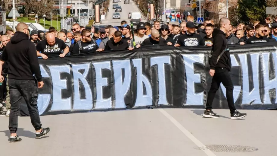 Феновете на Левски се събират за традиционното си шествие преди дерби с ЦСКА