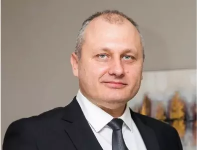 Кой е Валентин Мундров - кандидатът за министър на електронното управление в кабинета на Мария Габриел?